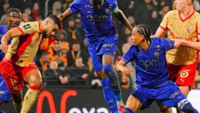 لاعبو لانس في حالة إحباط بعد تلقي هدف الفوز لموناكو.