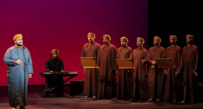 فنان مصري يشارك في أمسية موسيقية روحانية في سلطنة عُمان خلال شهر رمضان.