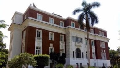 صورة تعبيرية لأحد فروع مكتبة مصر العامة مضاءة بأجواء رمضانية.