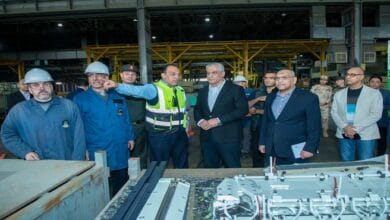 وزير الدولة للإنتاج الحربي الدكتور مهندس صلاح سليمان جمبلاط يتفقد خطوط الإنتاج بمصنع مدرعات.