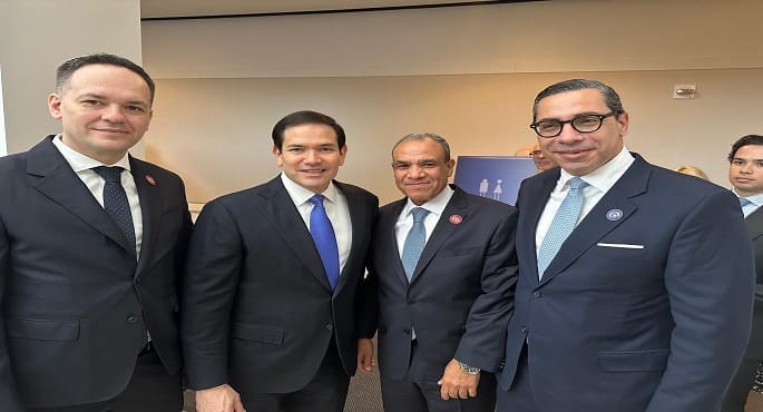 وزير الخارجية المصري خلال لقاءاته على هامش اجتماع مجلس السلام في واشنطن.