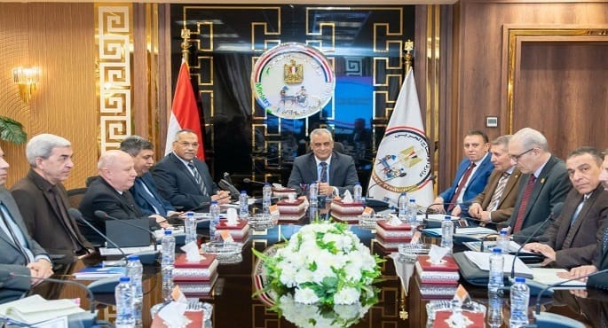 اجتماع وزير الدولة للإنتاج الحربي لمتابعة مشروعات حياة كريمة