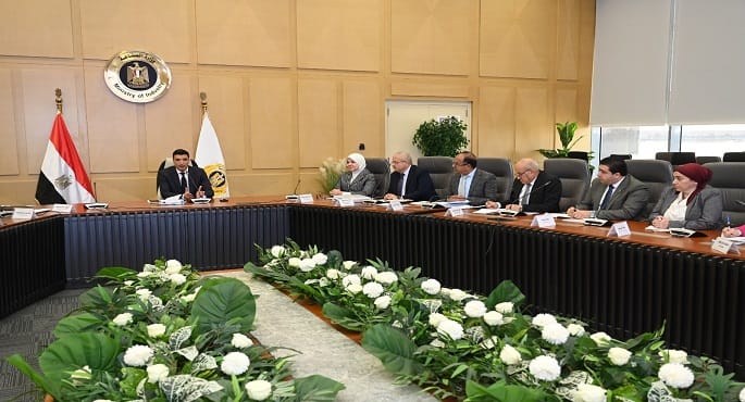 المهندس أحمد سمير وزير التجارة والصناعة يترأس اجتماع مجلس إدارة مركز تحديث الصناعة.