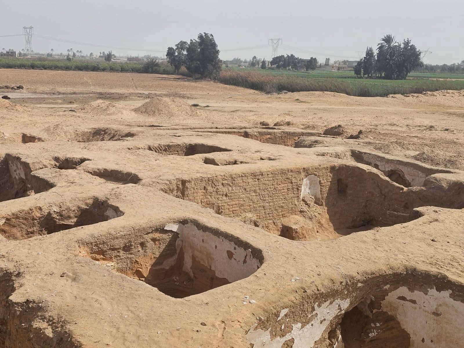 صورة توضيحية لمبنى أثري مكتشف في منطقة القلايا بالبحيرة.