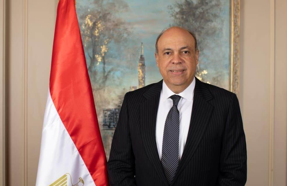 وزير الطيران يتفقد غرفة العمليات لمتابعة حركة التشغيل بالمطارات عقب الأحداث الإقليمية