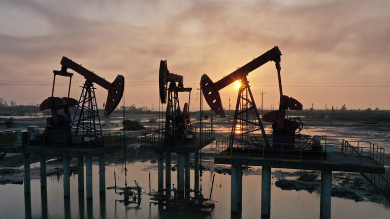 ارتفاع في اسعار النفط.. وتوقعات بقفزة كبيرة بعد الهجوم على ايران