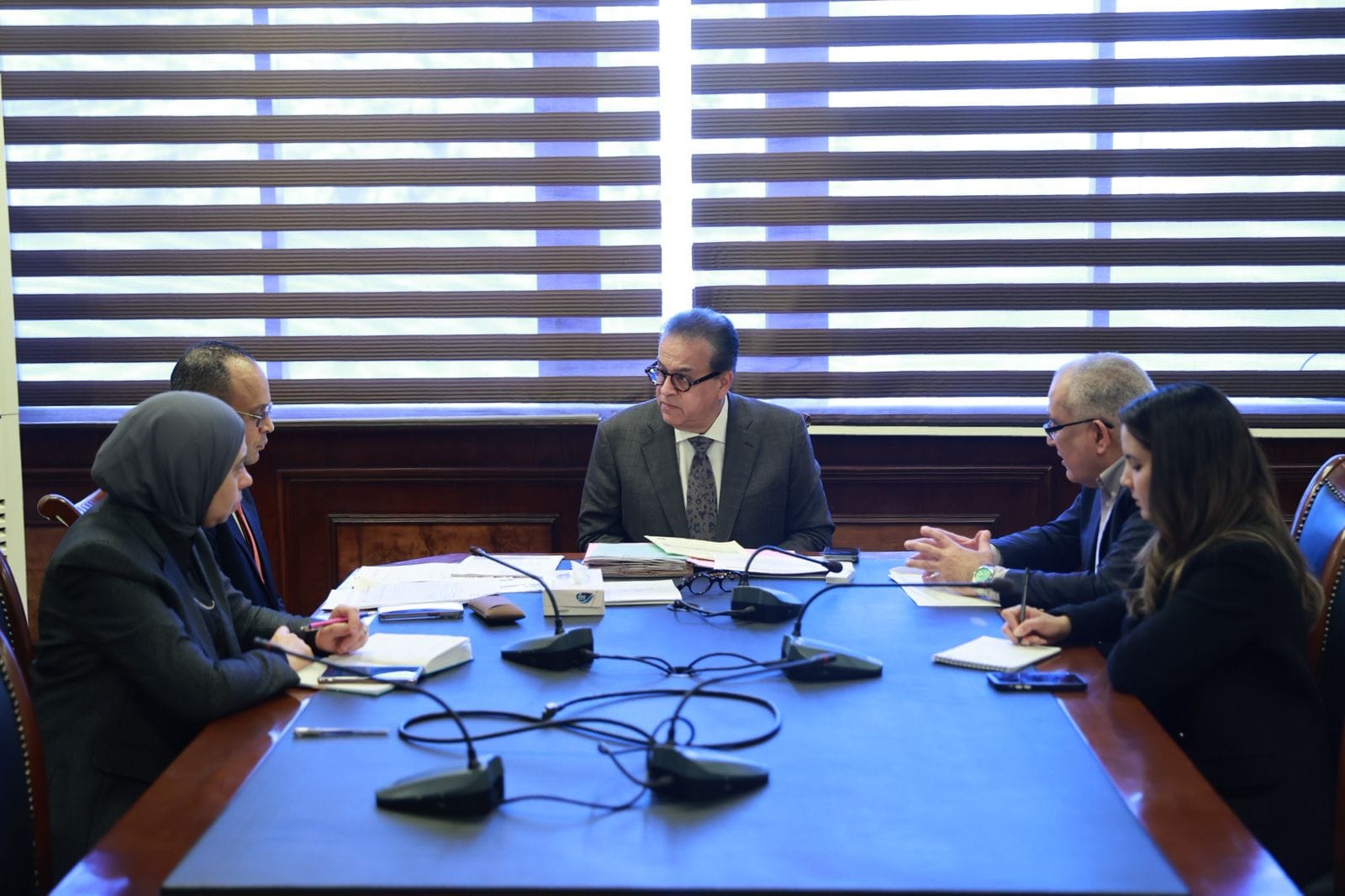 وزير الصحة يوجه بتسريع توريد مفاصل الركبة والحوض لإنهاء قوائم الانتظار| صور