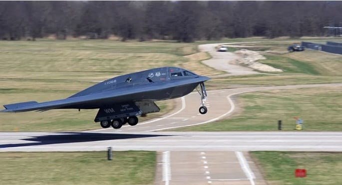 أكسيوس: قاذفات “بى2” دمرت منصات صواريخ داخل كهوف فى إيران