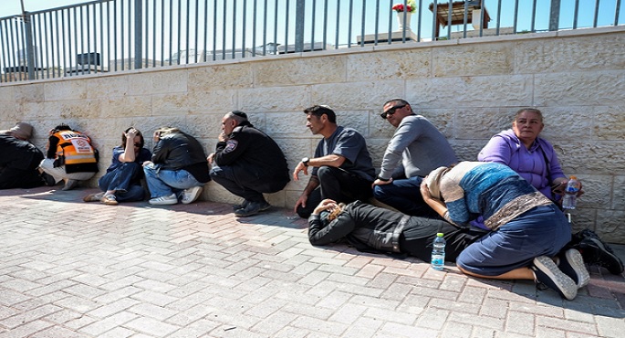 إصابة 26 إسرائيليًا جراء سقوط صاروخ في بئر السبع