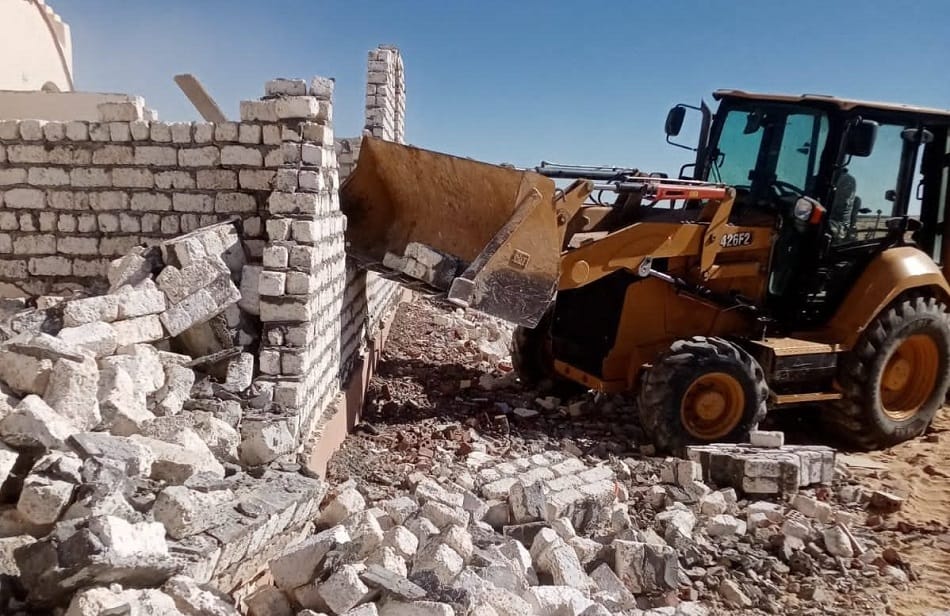 إزالة 23 حالة تعد على أراضي ملك الدولة بالوادي الجديد