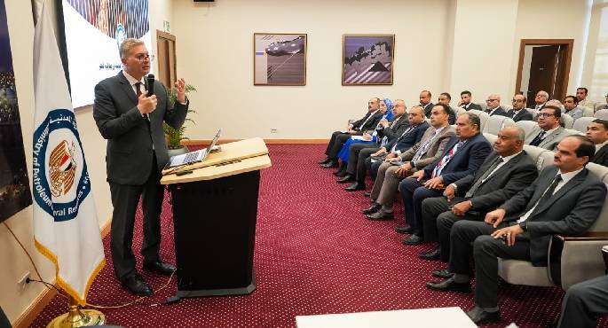 وزير البترول والثروة المعدنية يناقش مع شركاء الاستثمار خطة لزيادة إنتاج البترول والغاز