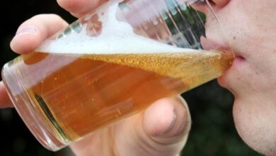 محكمة إسبانية تقضي بتعويض لعامل فُصل بسبب شرب الكحول أثناء العمل