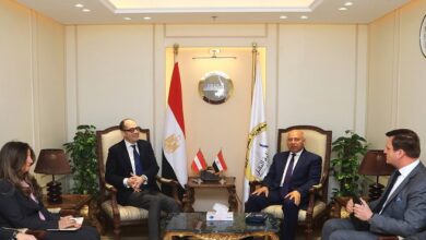 وزير النقل يناقش إنشاء مركز إقليمي لصيانة وتصنيع معدات السكك الحديدية مع شركة نمساوية