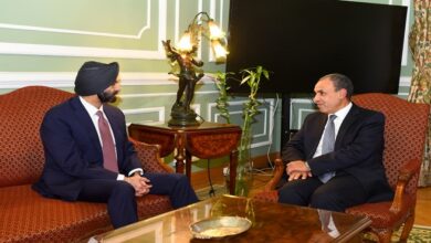 وزير الخارجية يبحث مع رئيس البنك الدولي تعزيز التعاون الاقتصادي والتنموي