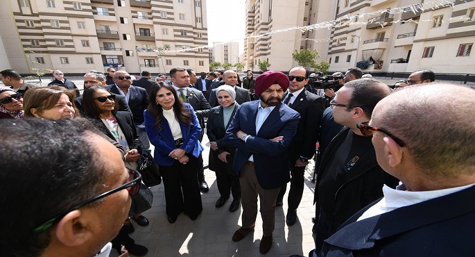 رئيس مجموعة البنك الدولي يتفقد وحدات مبادرة "سكن لكل المصريين" بمدينة العاشر من رمضان
