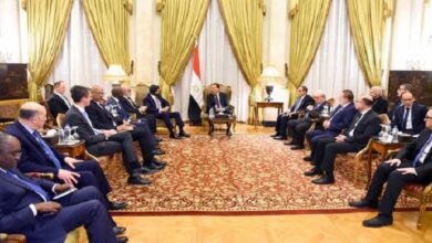 رئيس مجلس الوزراء يلتقي رئيس مجموعة البنك الدولي ويشيد بدعم الشراكة لتحقيق الإصلاح الاقتصادي والهيكلي