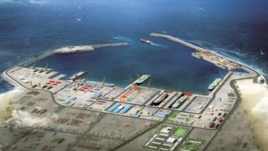 هجوم مسيرات يستهدف خزانات وقود في ميناء الدقم التجاري العماني