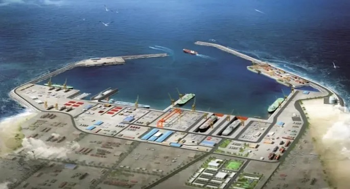 هجوم مسيرات يستهدف خزانات وقود في ميناء الدقم التجاري العماني