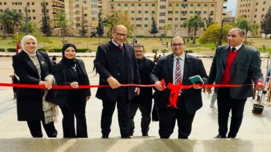رئيس جامعة كفر الشيخ يفتتح معرضاً لدعم رائدات الأعمال والشباب