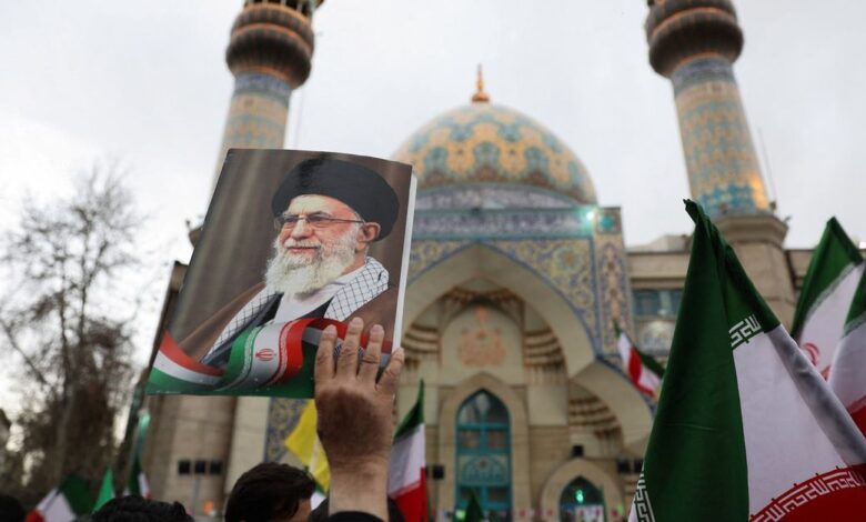 الكيان الصهيوني يستهدف مقر مجلس خبراء القيادة في قم الإيرانية