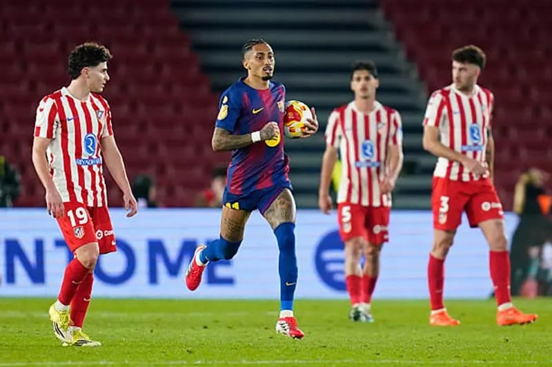 برشلونة يودع كأس ملك إسبانيا أمام أتلتيكو مدريد رغم الفوز بثلاثية