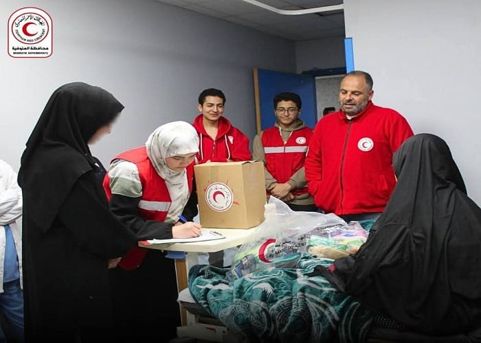 متطوعو الهلال الأحمر بالمنوفية يقدمون الدعم الإنساني للأشقاء الفلسطينيين بالمستشفى التعليمي بشبين الكوم