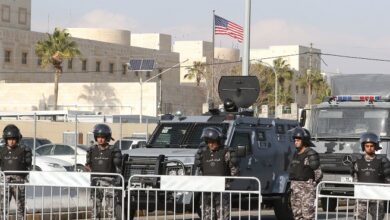 السفارة الأمريكية في الأردن تعلق خدمات المواطنين الأمريكيين مؤقتًا في إطار إجراءات احترازية