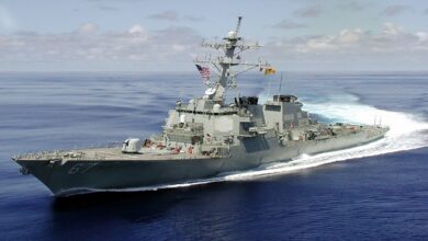 الحرس الثوري الإيراني يعلن استهداف مدمرة أمريكية بالصواريخ في المحيط الهندي