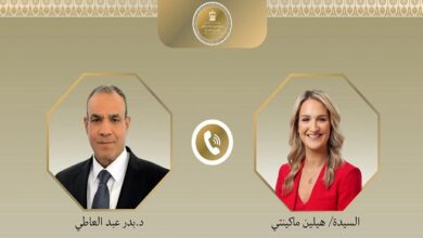 وزير الخارجية يبحث مع نظيرته الأيرلندية مستجدات الوضع الإقليمي وسبل احتواء التصعيد