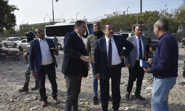 محافظ بورسعيد يتابع إنهاء رفع مخلفات "عمر بن عبد العزيز" ويوجه باستغلال المساحات الخالية