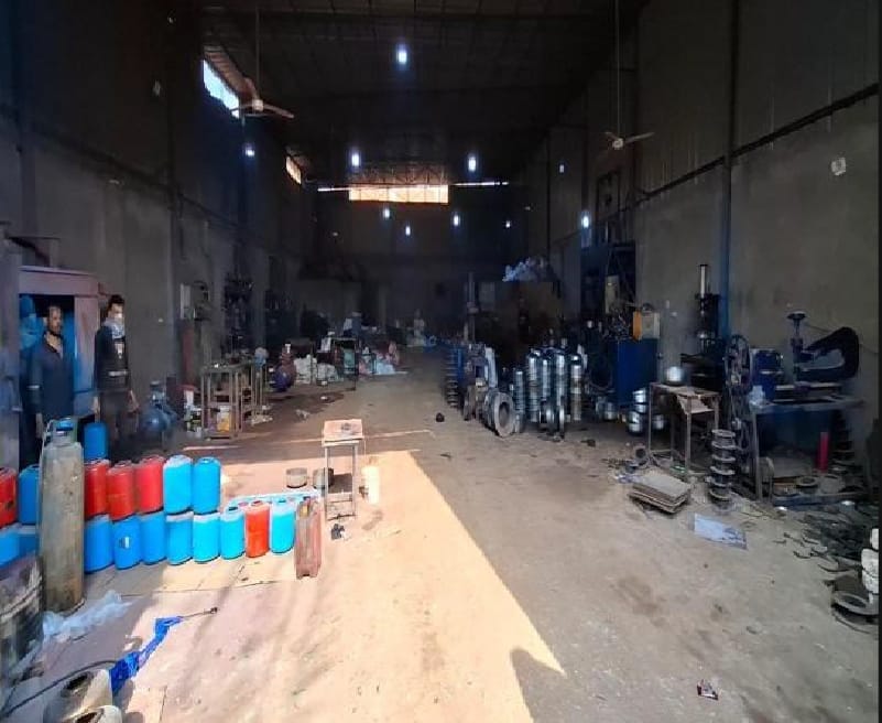 ضبط مصنع لتصنيع قطع غيار مواتير مياه مقلدة بالمرج