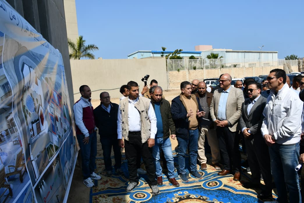 وزير الشباب والرياضة ومحافظ الإسكندرية يتفقدان منتدى أبو قير للشباب