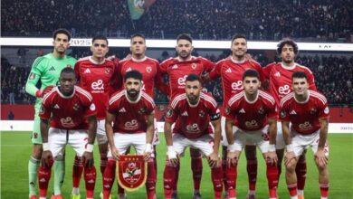 الاتحاد الأفريقي لكرة القدم يمنع جماهير الأهلي من حضور مباراتين ويفرض غرامة مالية