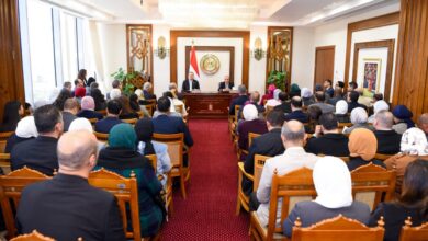 وزير الخارجية يتابع سير العمل بقطاع التعاون الدولي لمناقشة الدمج والتنسيق