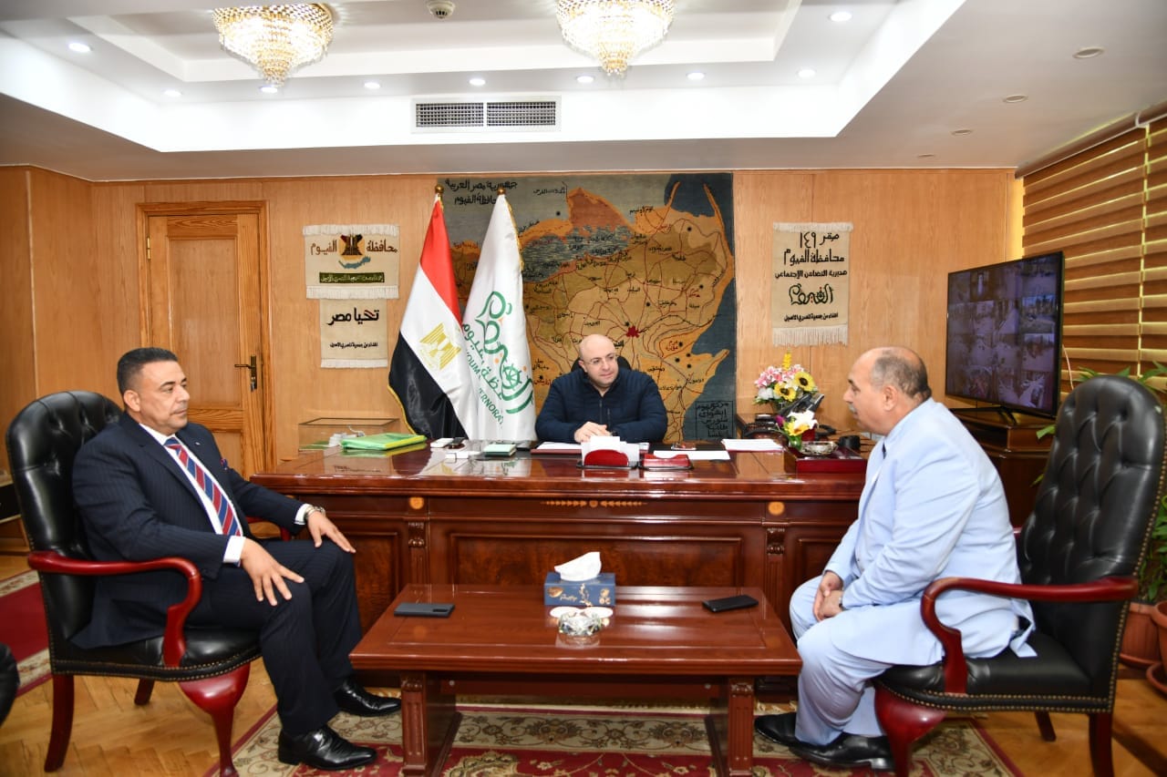 محافظ الفيوم يتابع آليات توريد محصول بنجر السكر لشركة السكر