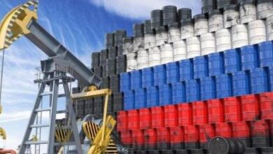 أسعار النفط تتراجع وتتجه لأكبر مكاسب أسبوعية منذ 2022 وسط تحركات حكومية أمريكية