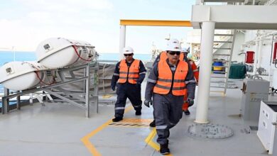 رئيس الوزراء يتفقد محطة تداول وتخزين المنتجات البترولية والغاز الطبيعي المسال بميناء سوميد