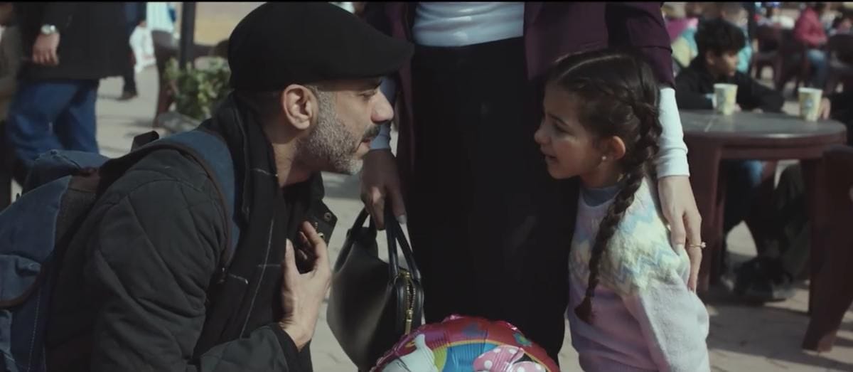 تفاصيل توتر العلاقة بين محمد فراج وهاجر أحمد في مسلسل "أب ولكن"