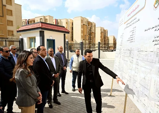رئيس الوزراء يتفقد مشروعات الإسكان والخدمات بمدينة "حدائق العاصمة"