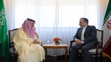 وزير خارجية إيران يؤكد استمرار التواصل مع نظيره السعودي ومسؤولين بالمملكة