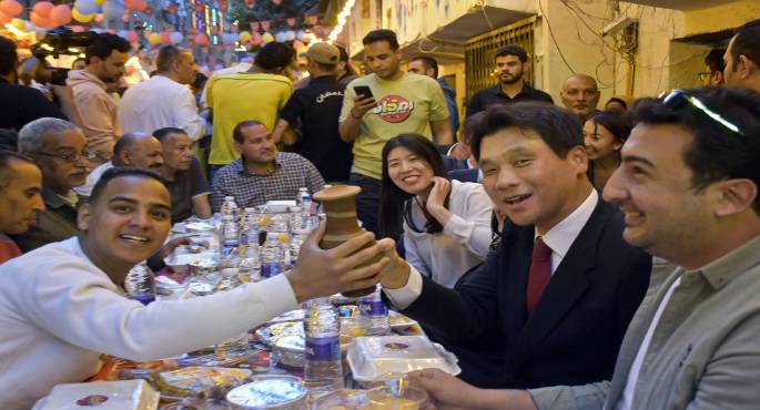 مائدة المطرية تتحول لظاهرة سياحية بامتياز بحضور دولي ووزاري