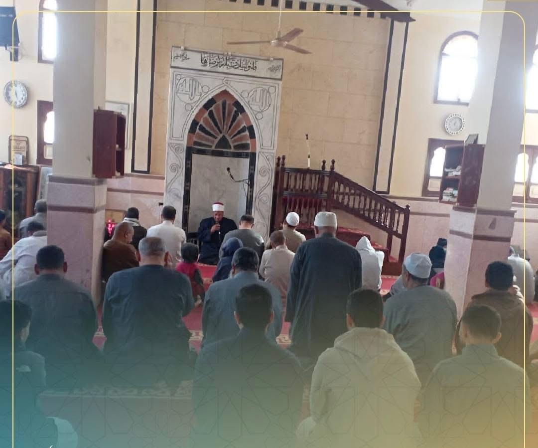 أبناء كفرالشيخ يؤدون صلاة التراويح في الليلة الثامنة عشرة وسط أجواء روحانية