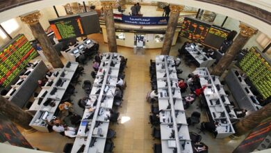 مؤشر بورصة الرئيسي يقلص خسائره والتداولات تتجاوز 3.9 مليار جنيه