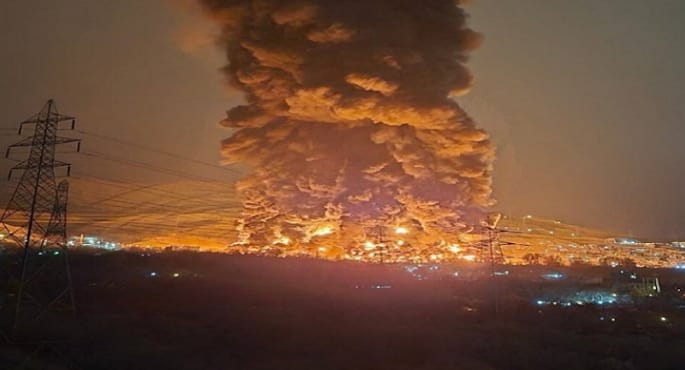 مقتل 6 وإصابة 21 جراء استهداف منشآت نفطية في فرديس الإيرانية