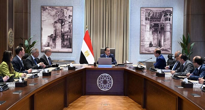 رئيس الوزراء يستعرض تقديرات موازنة 2026/2027 مع وزير المالية