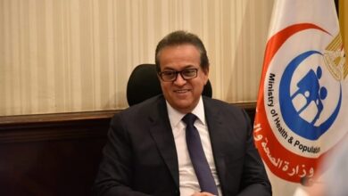 وزير الصحة يبحث إدخال الروبوتات والذكاء الاصطناعي في جراحات العظام