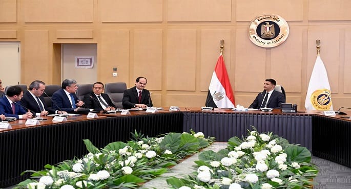 وزير الصناعة يبحث مع مصنعي السيراميك تحديات القطاع وسبل دعم الإنتاج والتصدير
