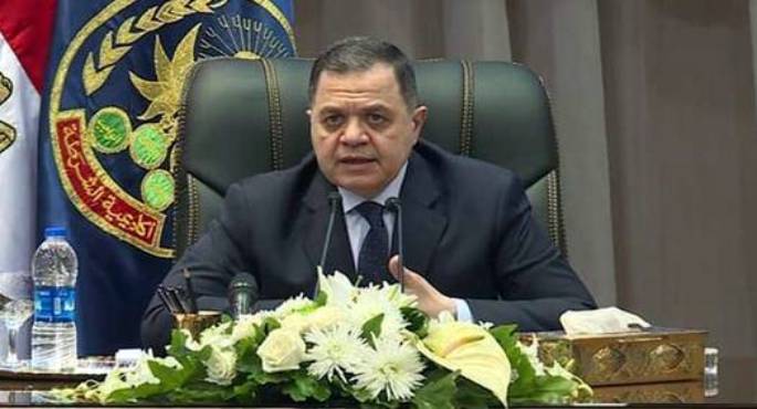 وزير الداخلية يهنئ وزير الدفاع ورئيس الأركان بمناسبة يوم الشهيد