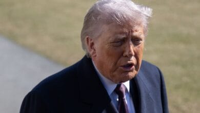 الرئيس الأمريكي يبحث تعيين بديل لخامنئي