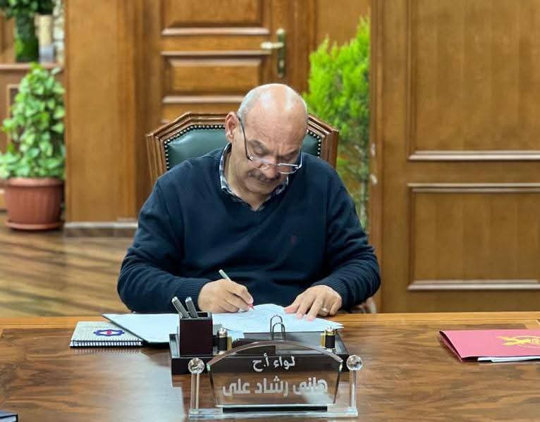 محافظ السويس يعتمد التعريفة الجديدة لسيارات الأجرة والميكروباص